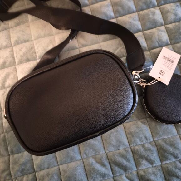 CXL by Christian Lacroix Black Eve Pebble Camera Bag NWT - Picture 6 of 7